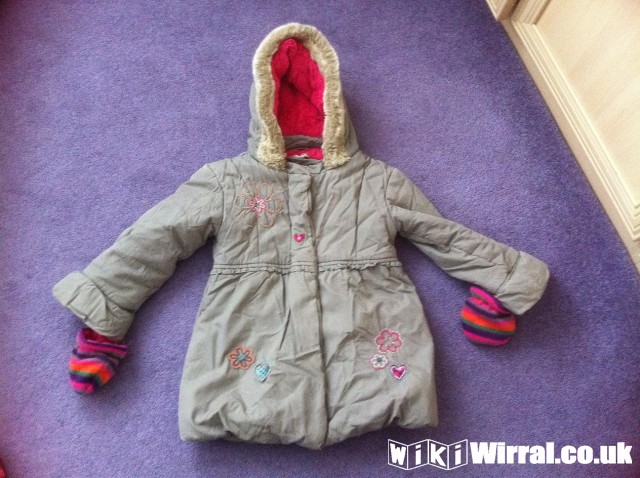 Attached picture Coat 5-6 yrs.jpg